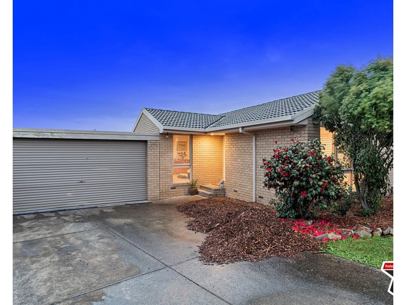 22 Cheriton Drive, Mooroolbark VIC 3138