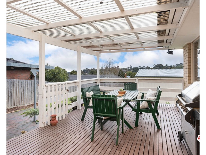 22 Cheriton Drive, Mooroolbark VIC 3138