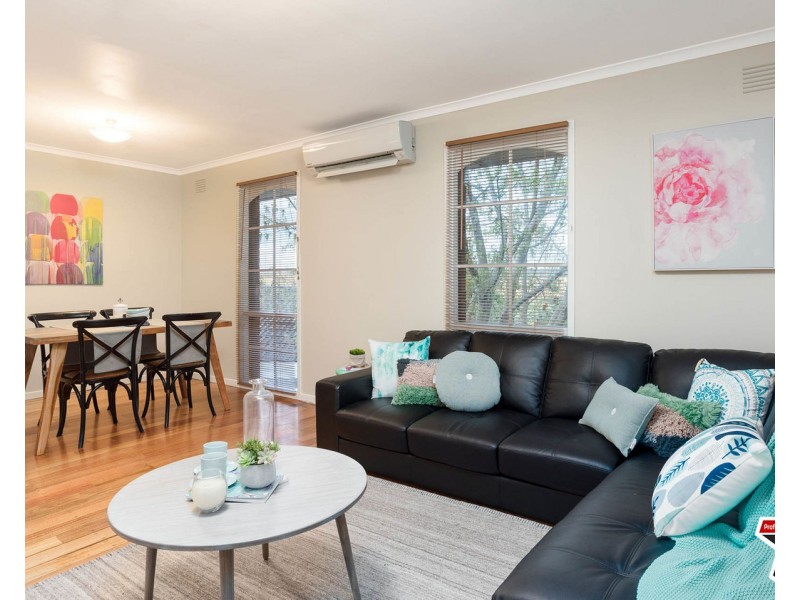 11 Bimbadeen Drive, Mooroolbark VIC 3138