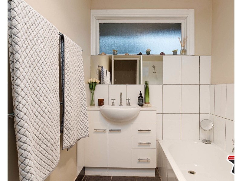 11 Bimbadeen Drive, Mooroolbark VIC 3138