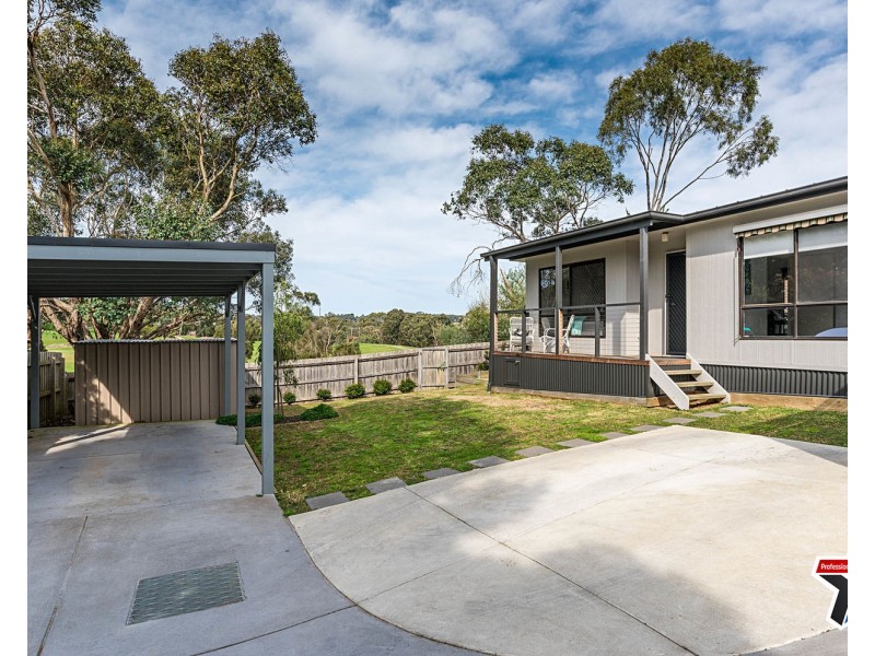 4a Nambour Drive, Mooroolbark VIC 3138