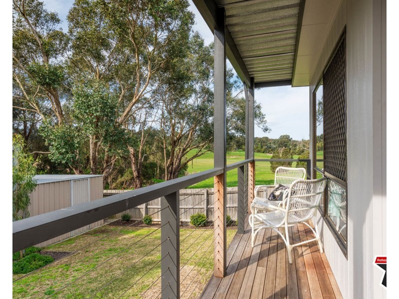 4a Nambour Drive, Mooroolbark VIC 3138