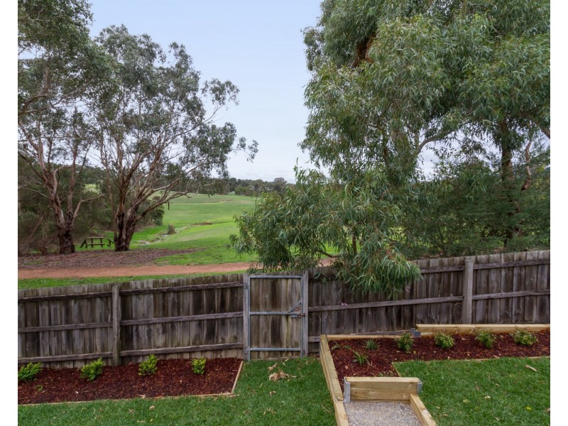 4a Nambour Drive, Mooroolbark VIC 3138