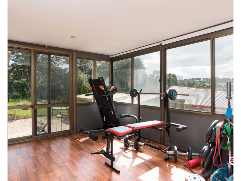 15 Selina Avenue, Mooroolbark VIC 3138