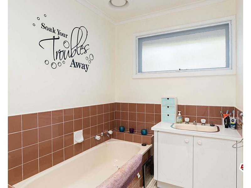 15 Selina Avenue, Mooroolbark VIC 3138