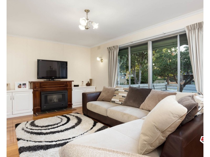 8 Blackburn Road, Mooroolbark VIC 3138