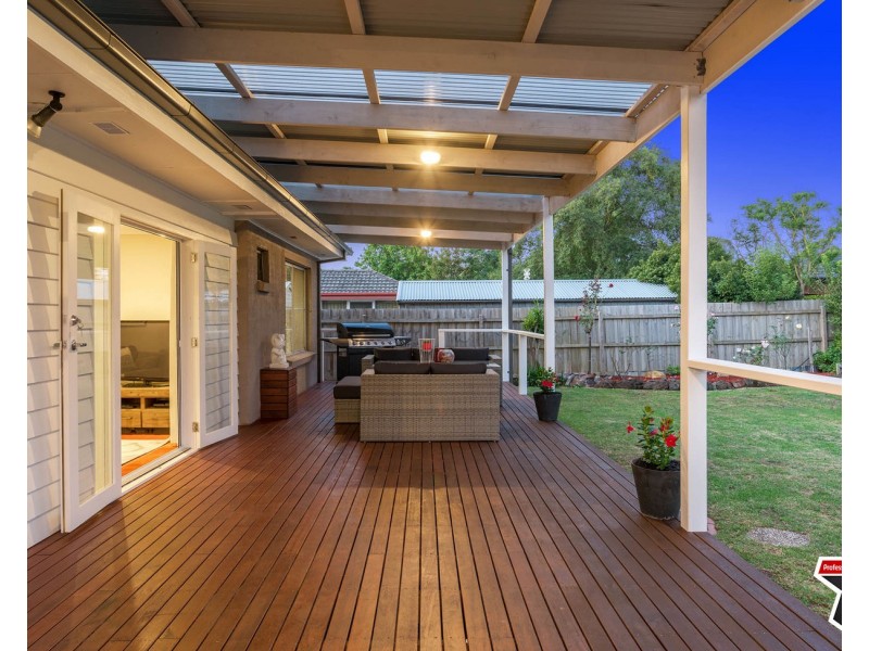 8 Blackburn Road, Mooroolbark VIC 3138