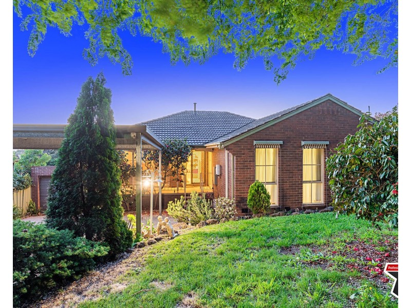 12 Chinook Crescent, Mooroolbark VIC 3138