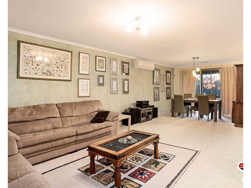 12 Chinook Crescent, Mooroolbark VIC 3138