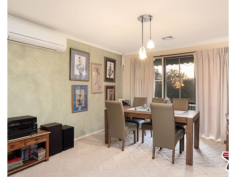 12 Chinook Crescent, Mooroolbark VIC 3138