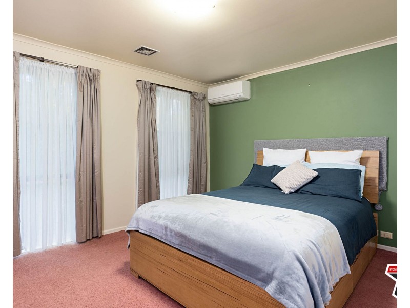 12 Chinook Crescent, Mooroolbark VIC 3138