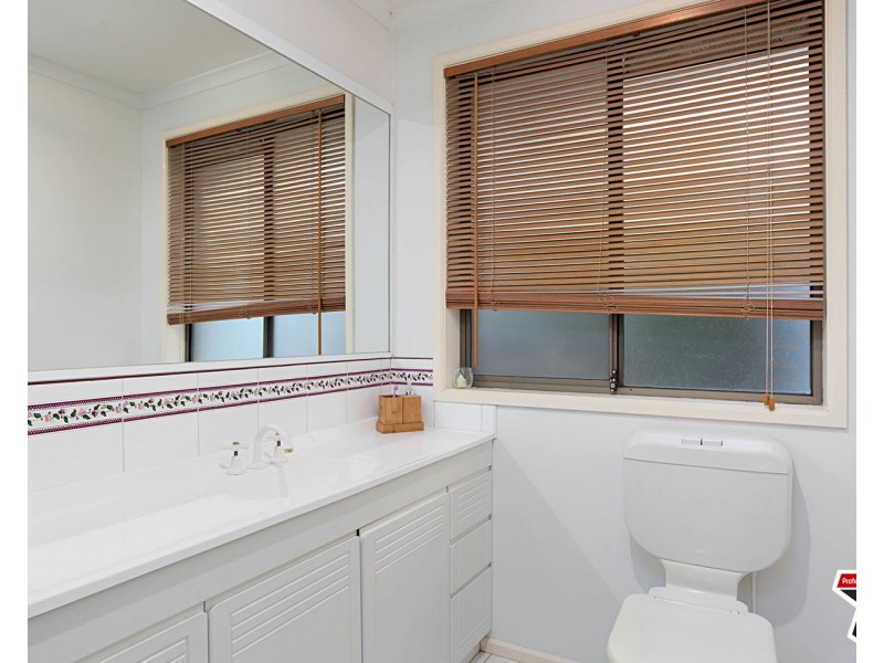 12 Chinook Crescent, Mooroolbark VIC 3138