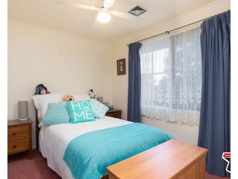 12 Chinook Crescent, Mooroolbark VIC 3138