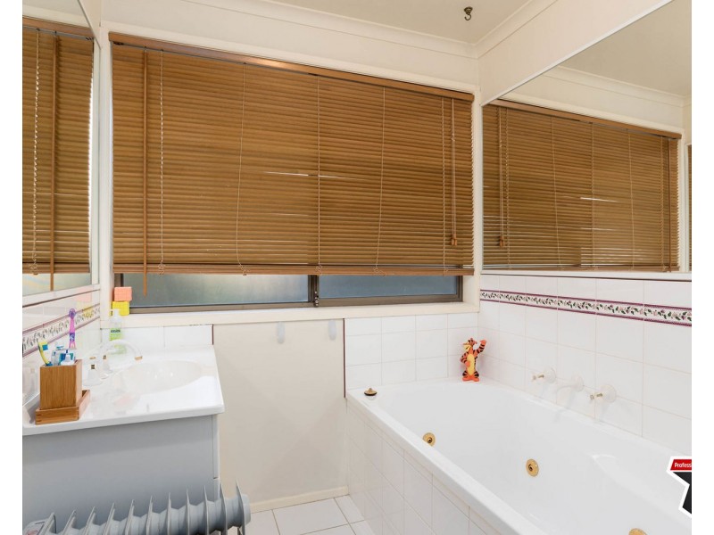 12 Chinook Crescent, Mooroolbark VIC 3138