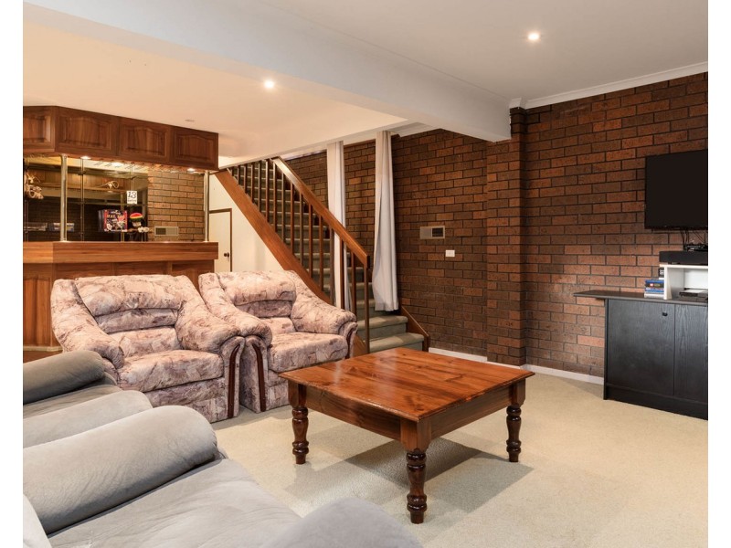 12 Chinook Crescent, Mooroolbark VIC 3138