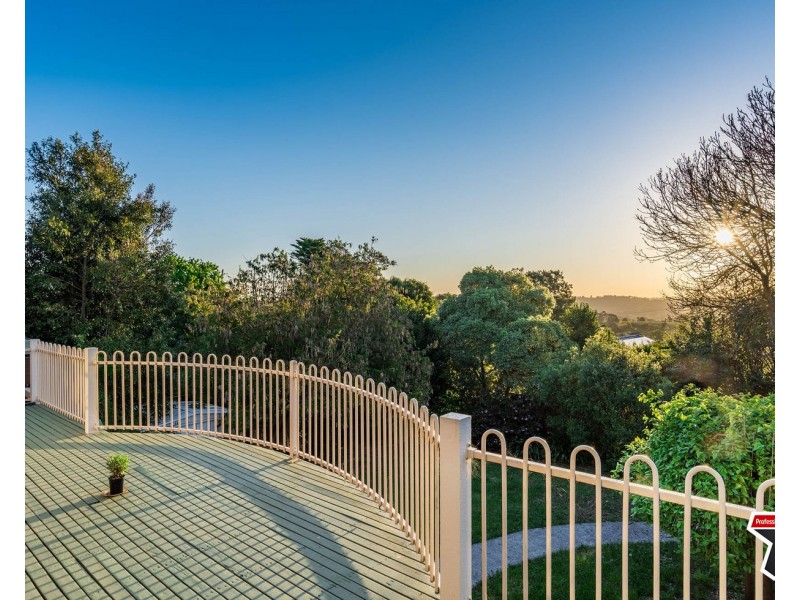 12 Chinook Crescent, Mooroolbark VIC 3138