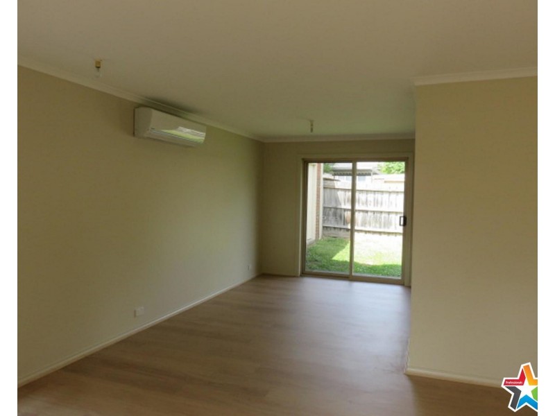 2/2 Colchester Road, Kilsyth VIC 3137