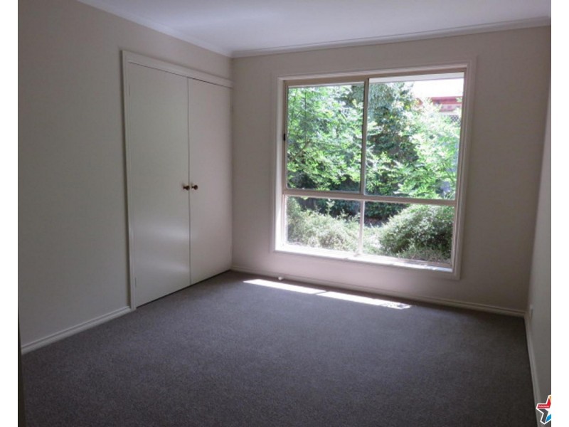 2/2 Colchester Road, Kilsyth VIC 3137
