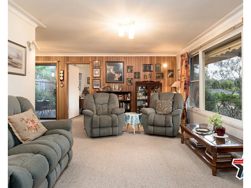 17-19 Highland Crescent, Mooroolbark VIC 3138