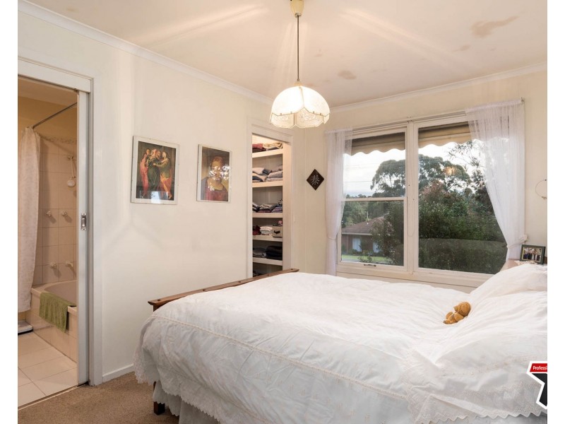 17-19 Highland Crescent, Mooroolbark VIC 3138