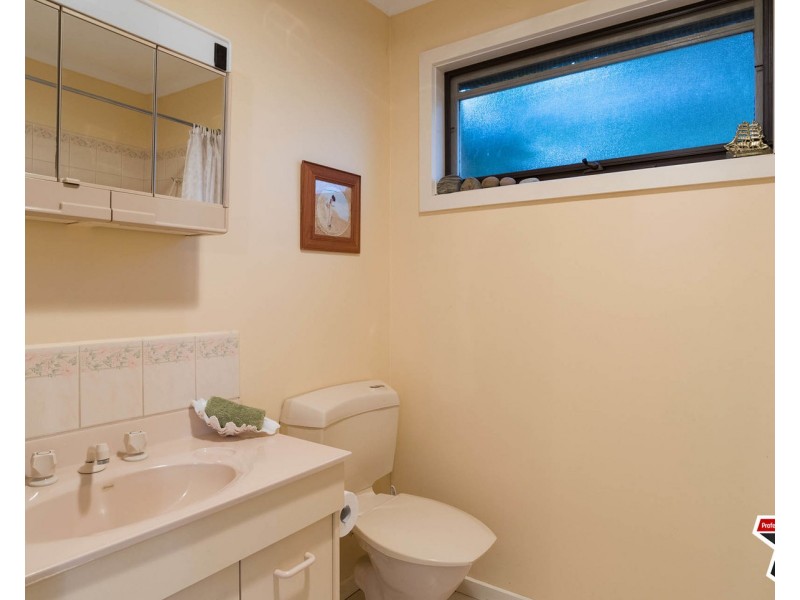 17-19 Highland Crescent, Mooroolbark VIC 3138