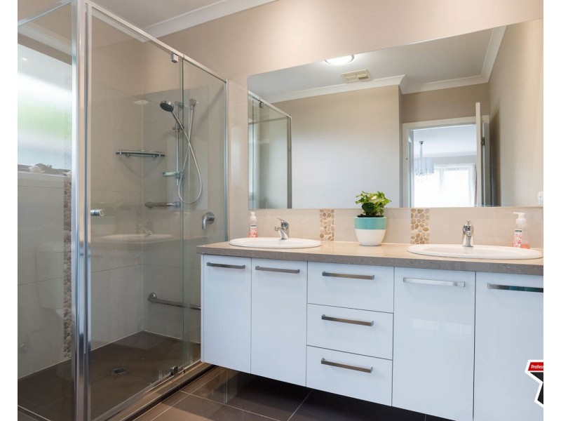 12a Crown Point, Chirnside Park VIC 3116