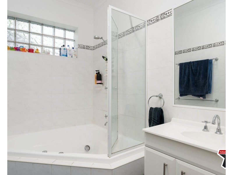 2 Pembroke Road, Mooroolbark VIC 3138