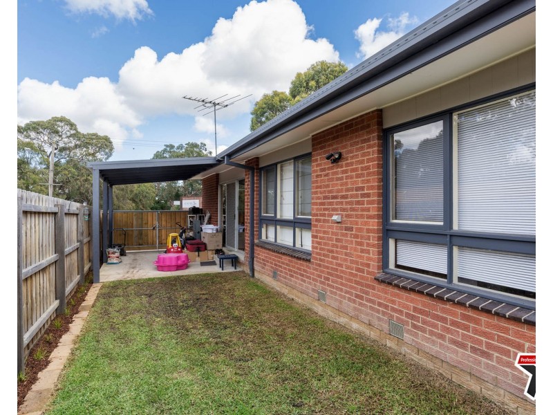 2 Pembroke Road, Mooroolbark VIC 3138