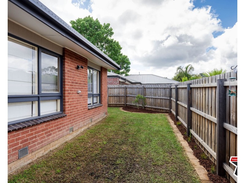 2 Pembroke Road, Mooroolbark VIC 3138