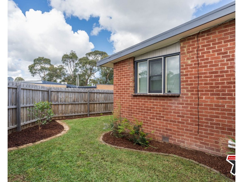 2 Pembroke Road, Mooroolbark VIC 3138