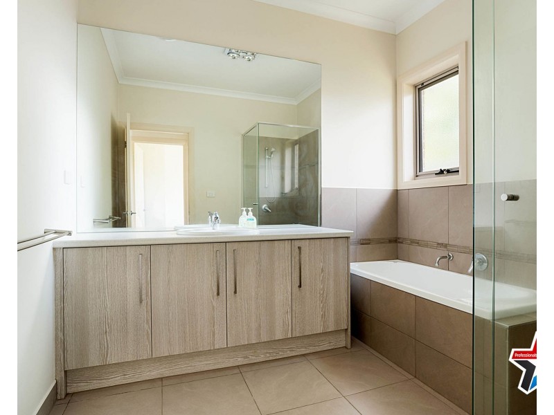 36a Pembroke Road, Mooroolbark VIC 3138