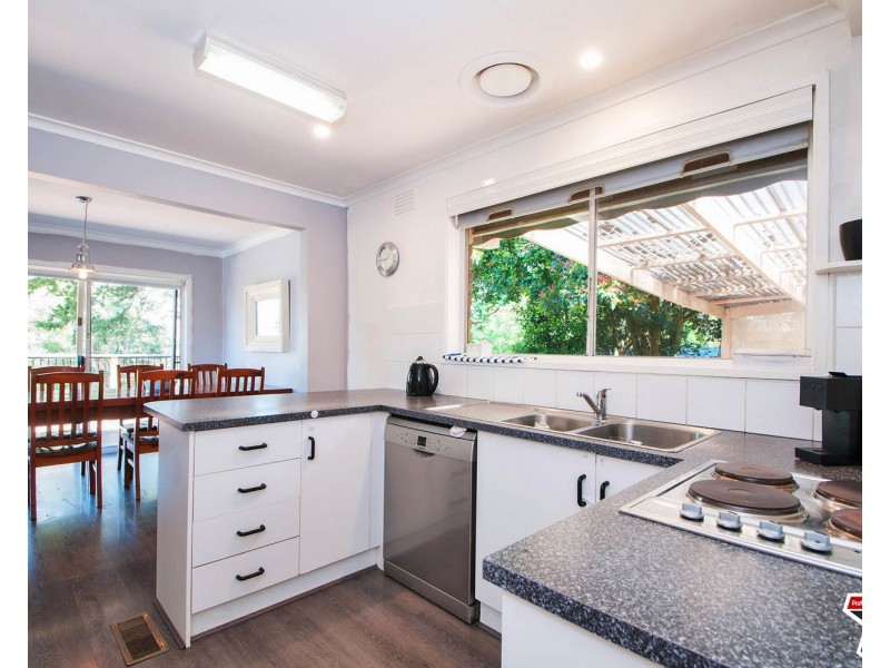 6 Selina Avenue, Mooroolbark VIC 3138