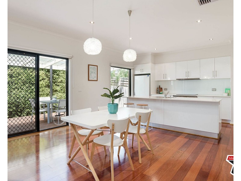 42 Sweetland Road, Mooroolbark VIC 3138