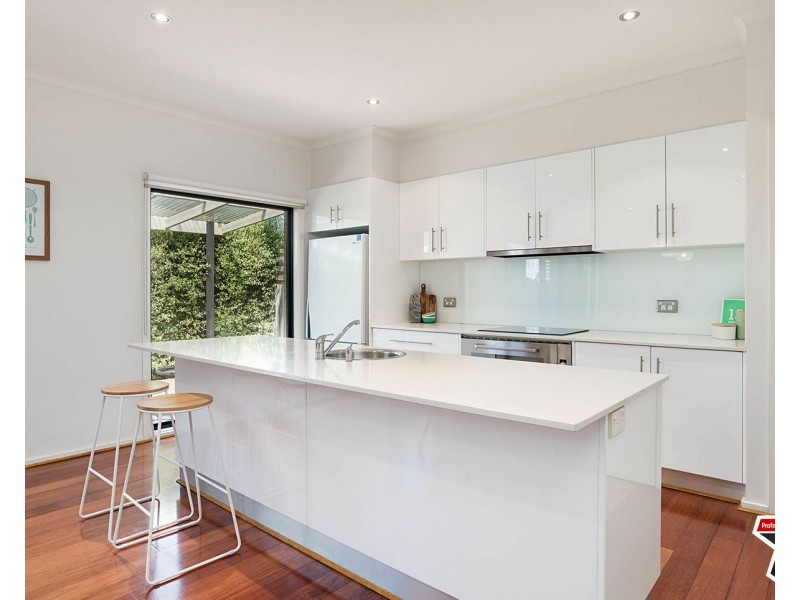 42 Sweetland Road, Mooroolbark VIC 3138