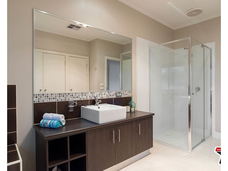 42 Sweetland Road, Mooroolbark VIC 3138