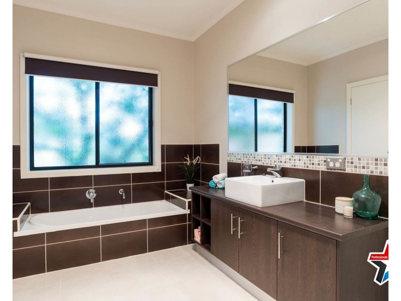 42 Sweetland Road, Mooroolbark VIC 3138