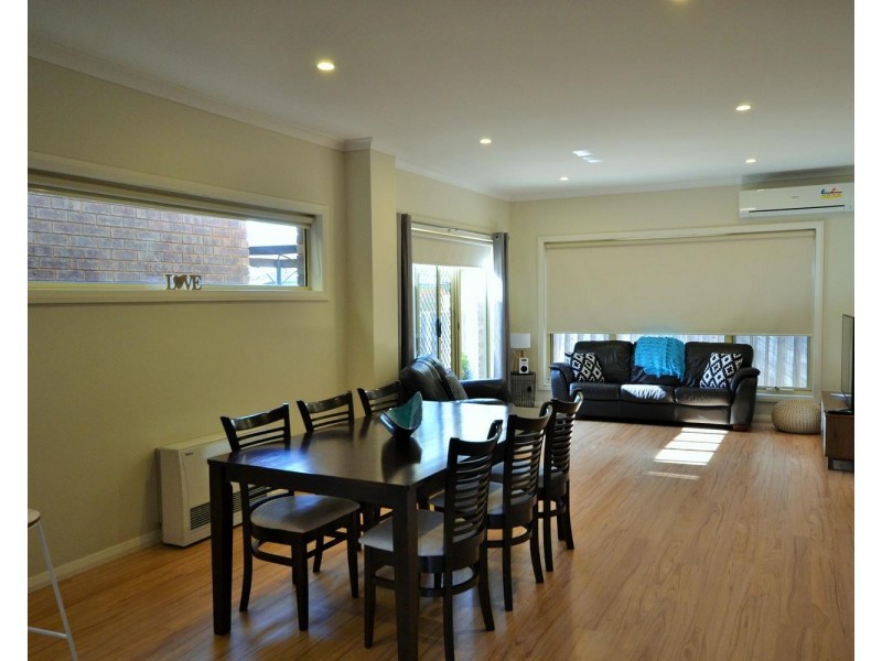 2/17 Morelle Court, Mooroolbark VIC 3138