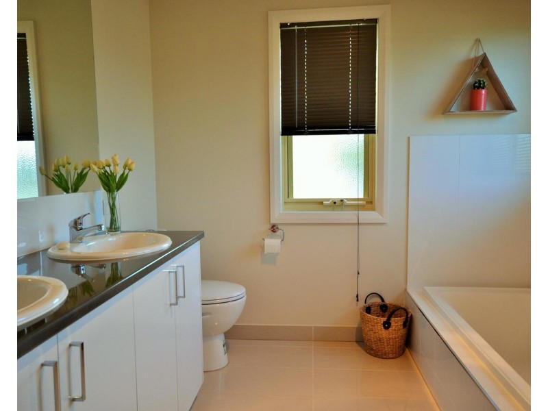 2/17 Morelle Court, Mooroolbark VIC 3138