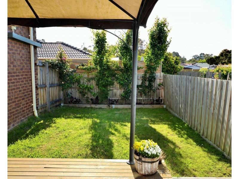 2/17 Morelle Court, Mooroolbark VIC 3138