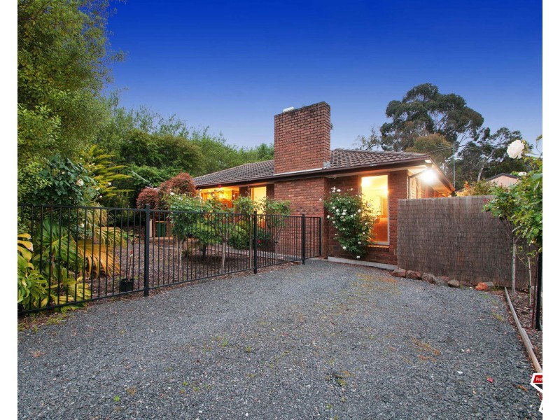 18 Currawong Road, Montrose VIC 3765