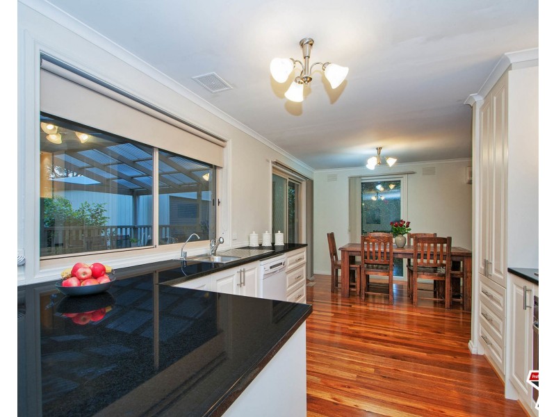 18 Currawong Road, Montrose VIC 3765