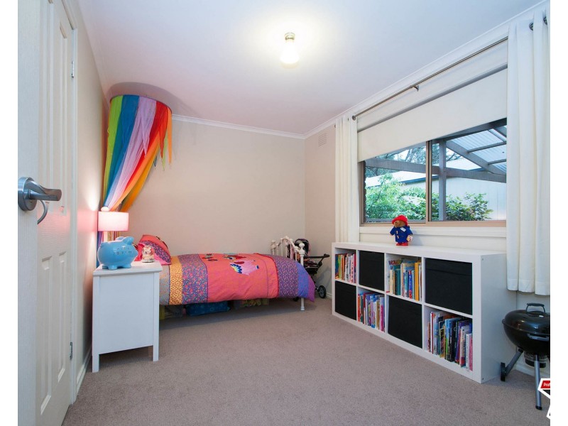 18 Currawong Road, Montrose VIC 3765