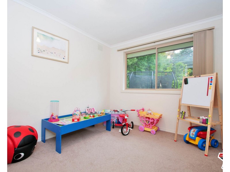 18 Currawong Road, Montrose VIC 3765