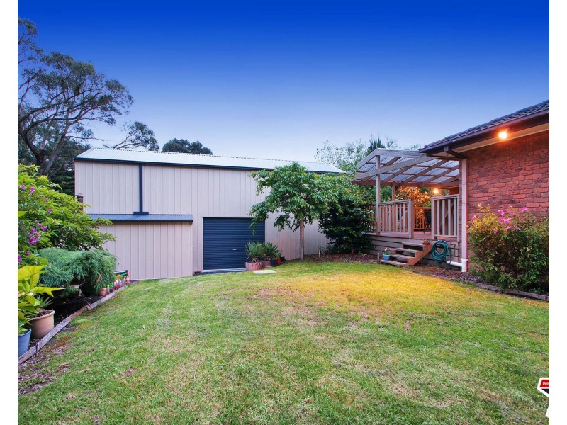 18 Currawong Road, Montrose VIC 3765