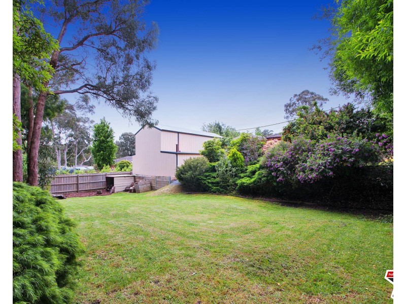 18 Currawong Road, Montrose VIC 3765