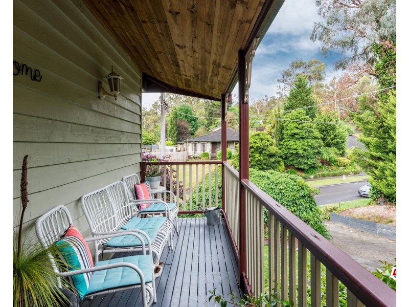 6 Farrar Way, Wandin North VIC 3139