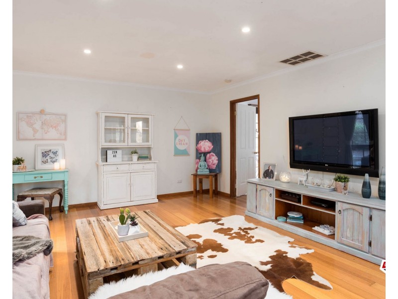 6 Farrar Way, Wandin North VIC 3139