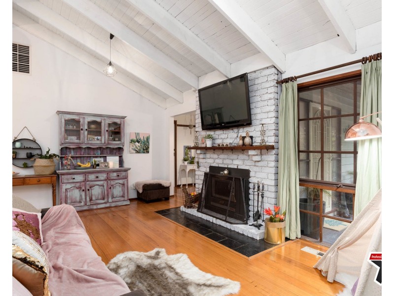 6 Farrar Way, Wandin North VIC 3139