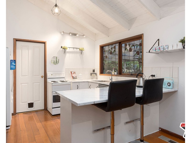 6 Farrar Way, Wandin North VIC 3139