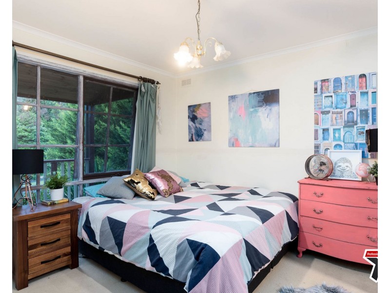 6 Farrar Way, Wandin North VIC 3139